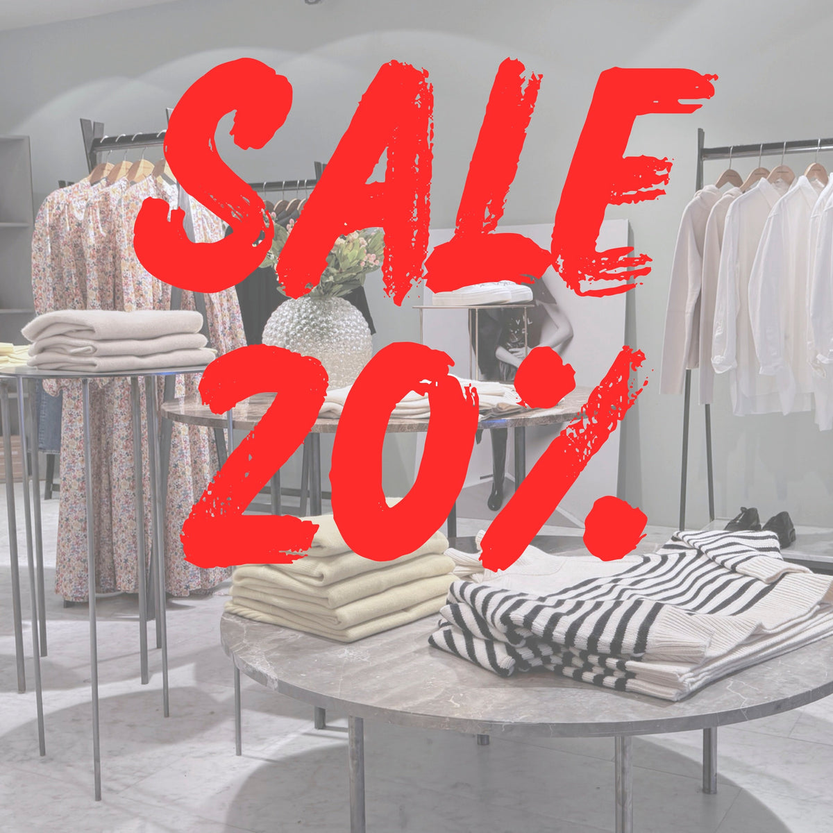 Bilde med stor tekst i rødt med teksten: SALE 20%